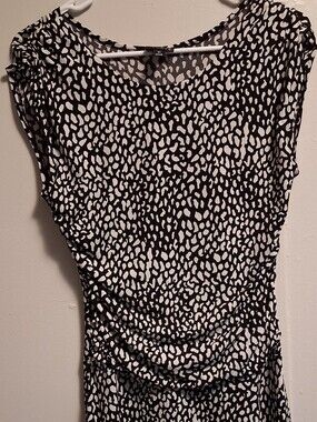 Enfocus Studio Black and White Abstract Printed Cap-Sleeve Top
